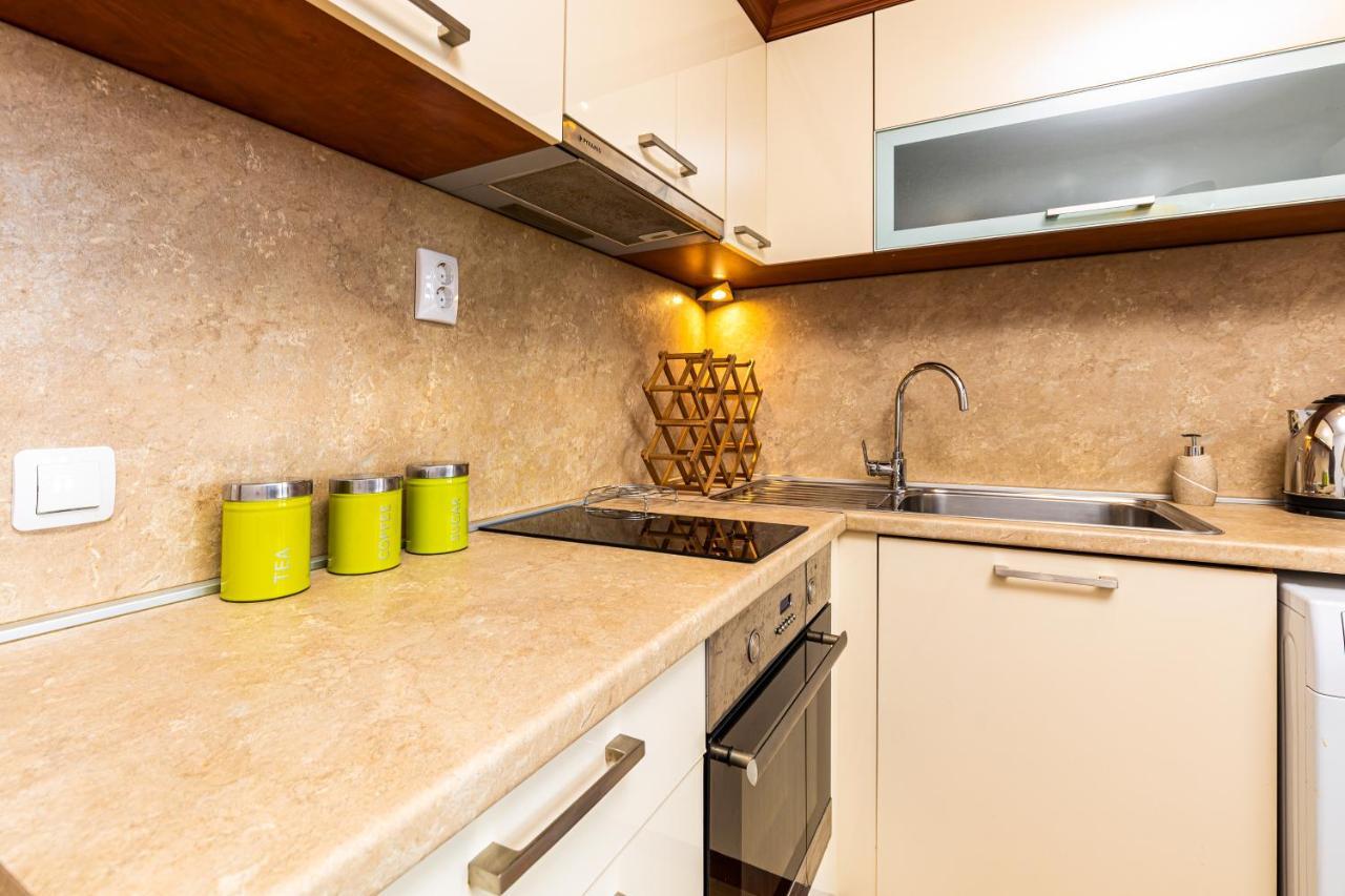 The Walnut 2Bd Apartment Plovdiv Kültér fotó